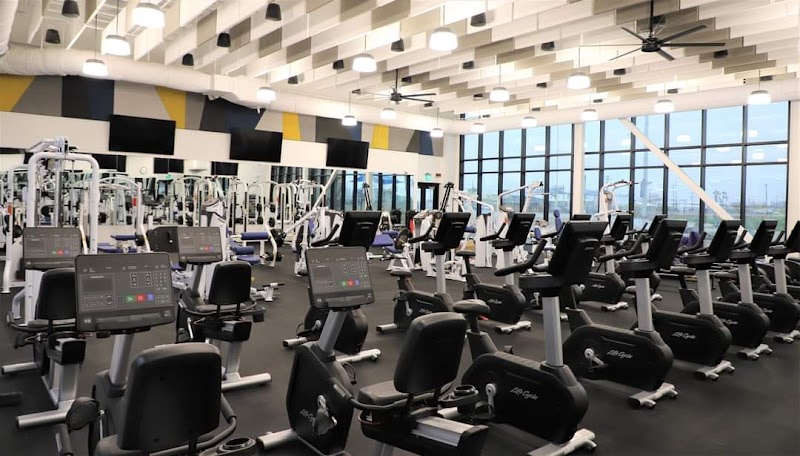 China Lake Fitness Center And Pool